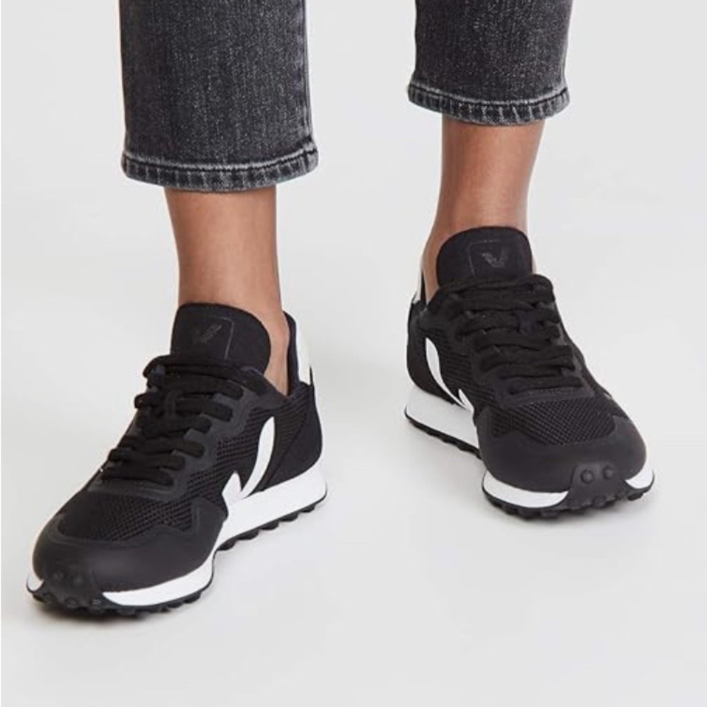 Veja Women's Sdu Rt Sneakers, Black/White, 7 Medium US